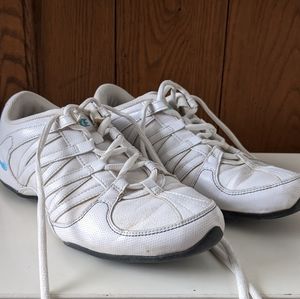 NIKE white women's tennis shoes.  Size 7.5
